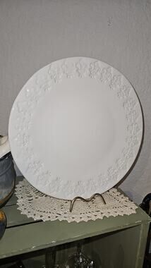 Maioliche Jessica made in Italy Flor de Lis pattern charger